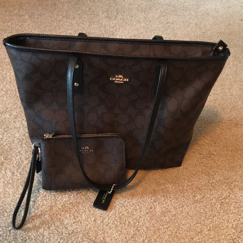 Cute Coach Tote and Matching Wristlet